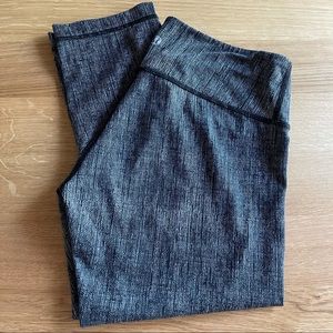 Lululemon leggings crop size: 6. Fantastic!!
